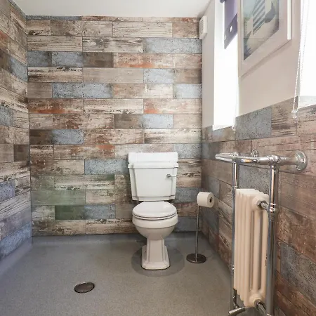 Meadowfields * Whitby